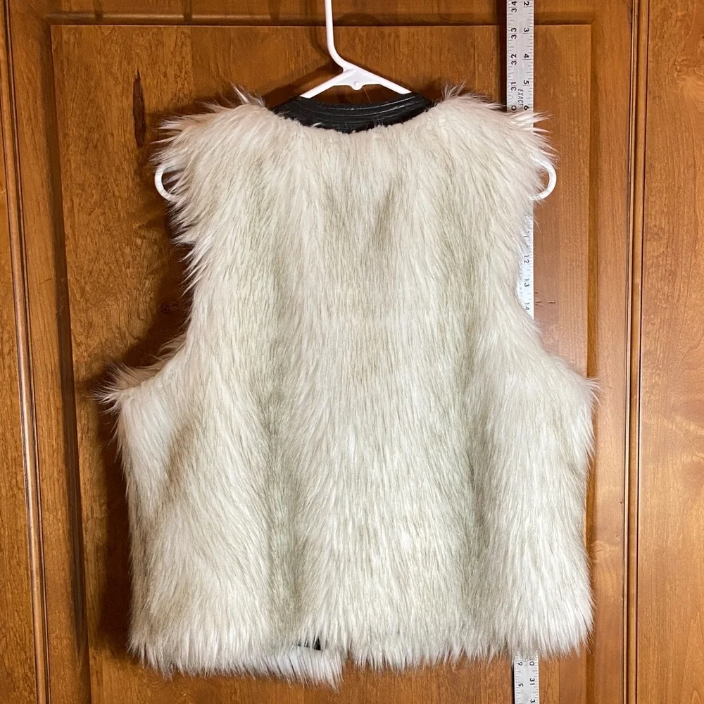Massimo Faux Fur Vest in Off-White with Gray Highlights - Picture 5 of 11